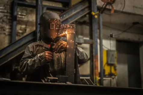 Stahl- und Metallbau Hellinger GmbH, Schlosser