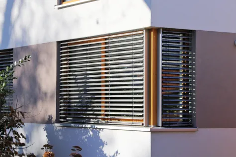 EMO Fenster und Türen GmbH & Co. KG, Außenjalousien