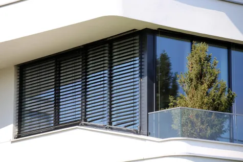 Roland Knoll, Knoll Rollladen/Sonnenschutz, Außenjalousien