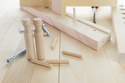 Florian Aichner , Möbelreparatur