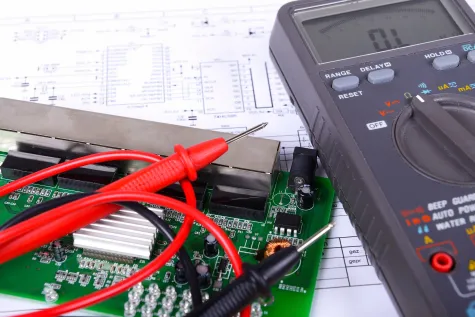 300 Bau GmbH, Elektriker, Elektroinstallation